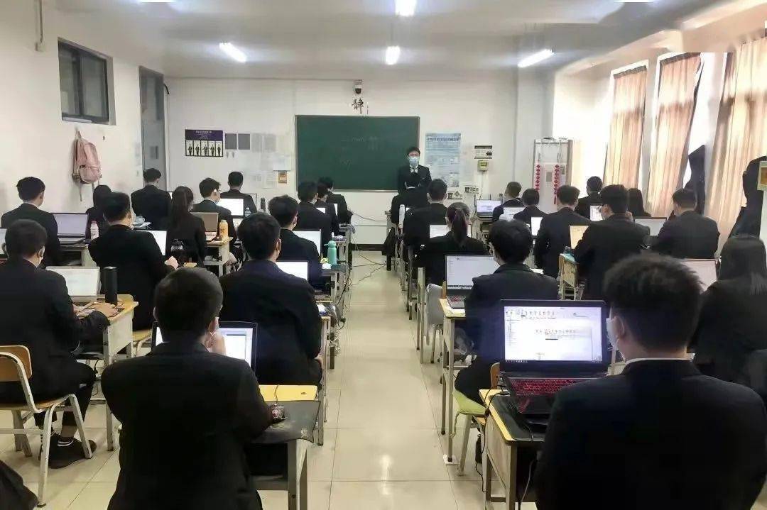 ”八維教育培訓(xùn)學(xué)?！?
