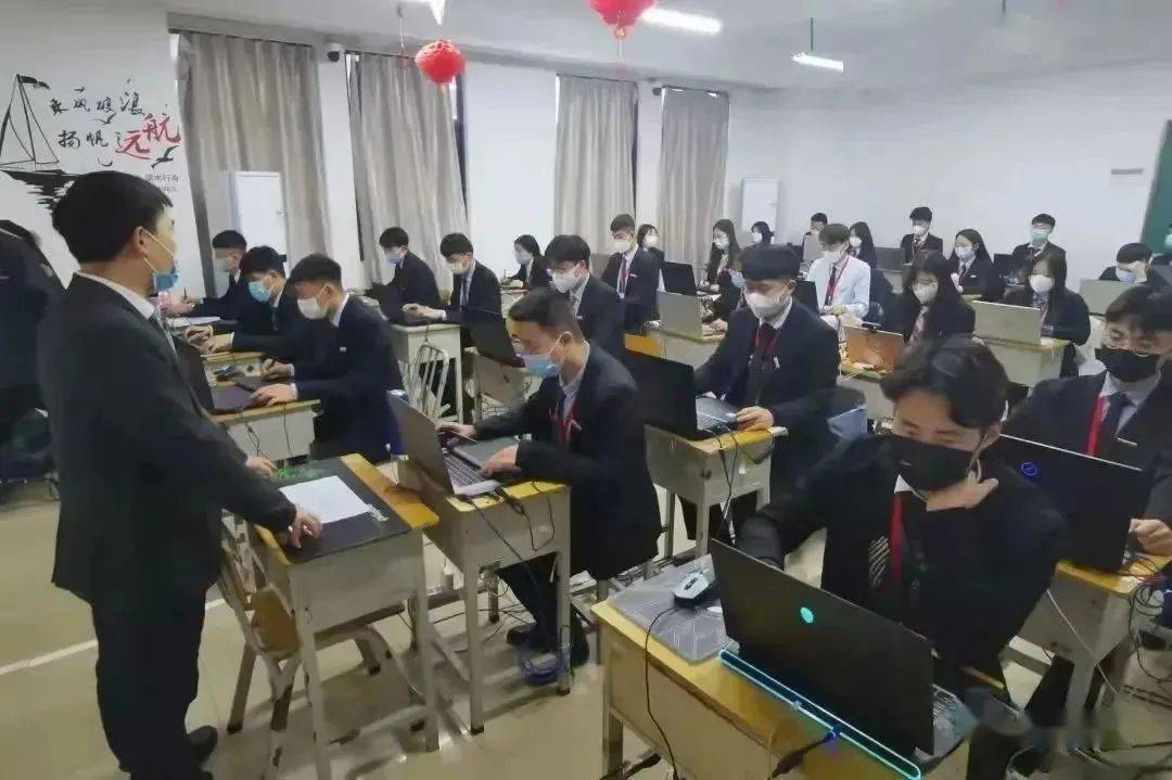 八維教育培訓學?；ヂ?lián)網行業(yè)培訓