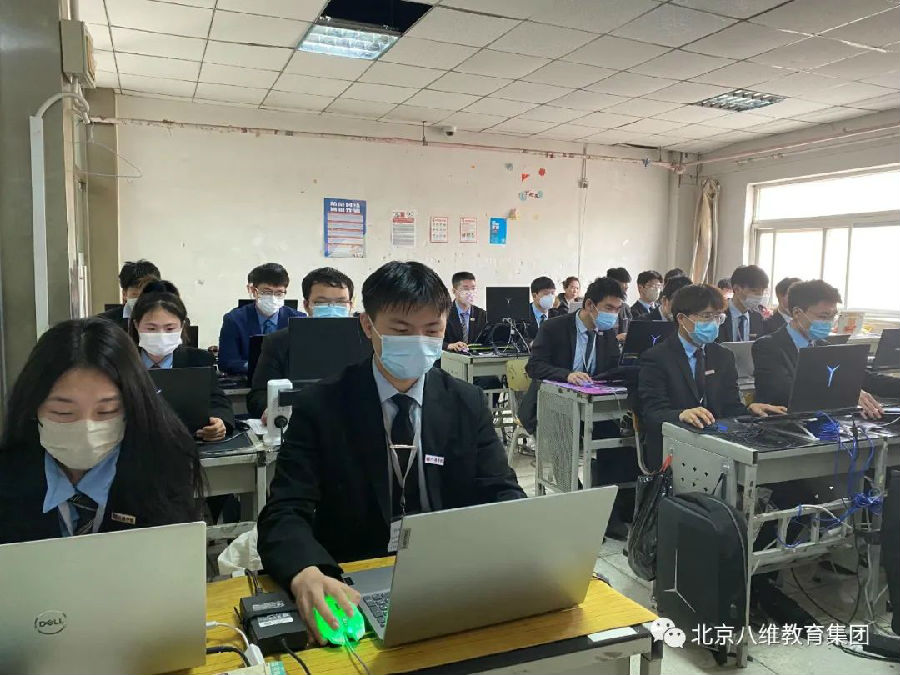 八維教育培訓學校游戲培訓專業能學到東西嗎