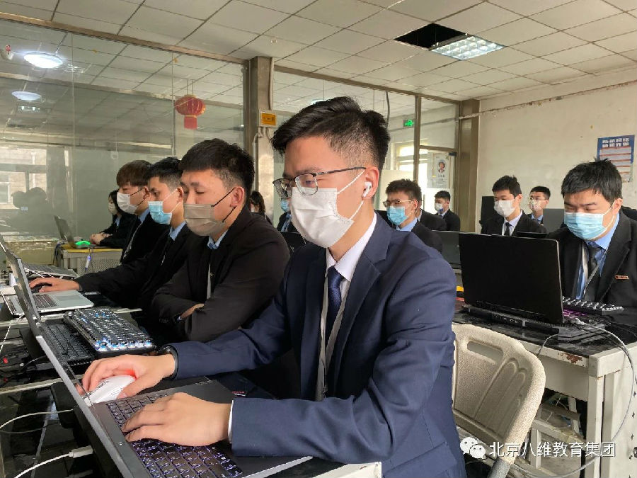 八維教育培訓學校游戲培訓專業能學到東西嗎