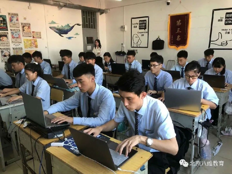 走進八維學院游戲開發(fā)培訓專業(yè)成為前沿技術(shù)型人才