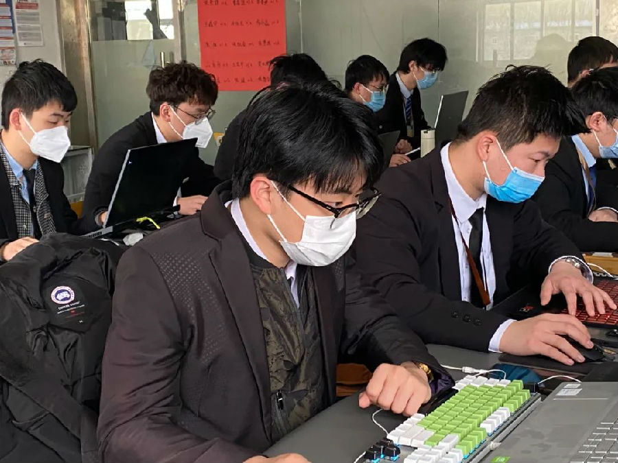八維學(xué)校探索軟件開發(fā)無限可能用智慧托起學(xué)子軟件夢想