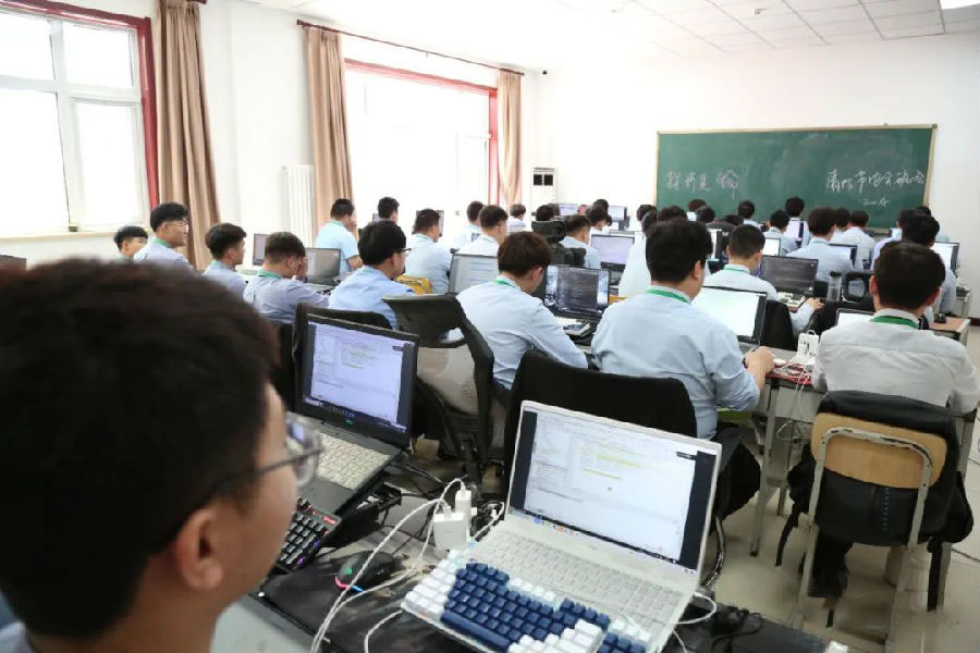 八維學院為學生提供網絡安全學習平臺打造網絡安全先鋒隊
