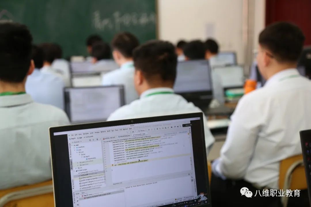 八維職業(yè)學(xué)校人工智能課程從0基礎(chǔ)到實戰(zhàn)項目讓你輕松掌握AI技能