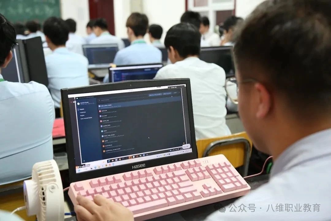 八維職業(yè)學(xué)校人工智能課程從0基礎(chǔ)到實戰(zhàn)項目讓你輕松掌握AI技能