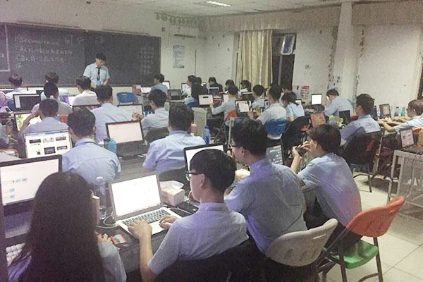 八維職業學校打造IT界爆款人工智能專業帶你打造便捷職場就業通道
