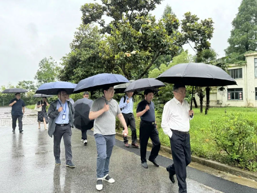 臨港產業大學一行到八維職業學校上海校區參觀交流