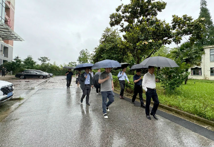 臨港產業大學一行到八維職業學校上海校區參觀交流
