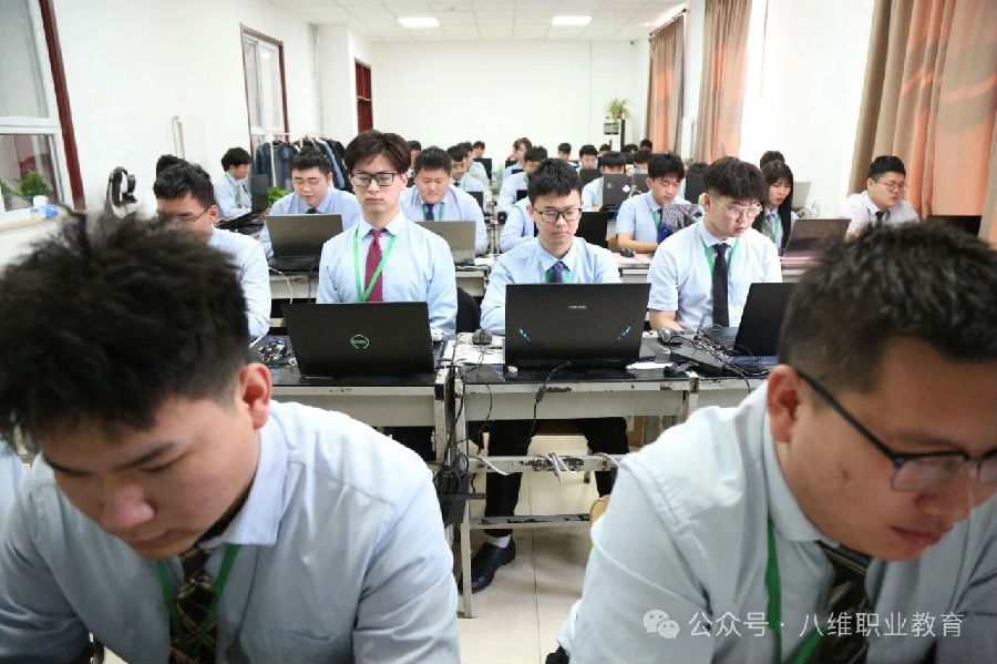 八維職業(yè)學(xué)校大學(xué)生短期IT精英班第1期畢業(yè)生就業(yè)速遞