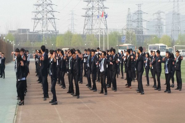 八維職業(yè)學(xué)校校企合作筑夢(mèng)未來(lái)就業(yè)之路暢通無(wú)阻