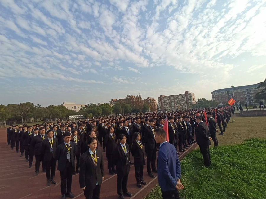 八維職業(yè)學(xué)校數(shù)字技術(shù)教學(xué)優(yōu)勢顯著引領(lǐng)數(shù)字技能教育新潮流