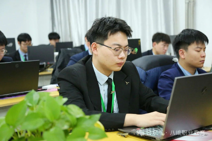 八維教育解鎖全能密碼塑造未來復合型人才