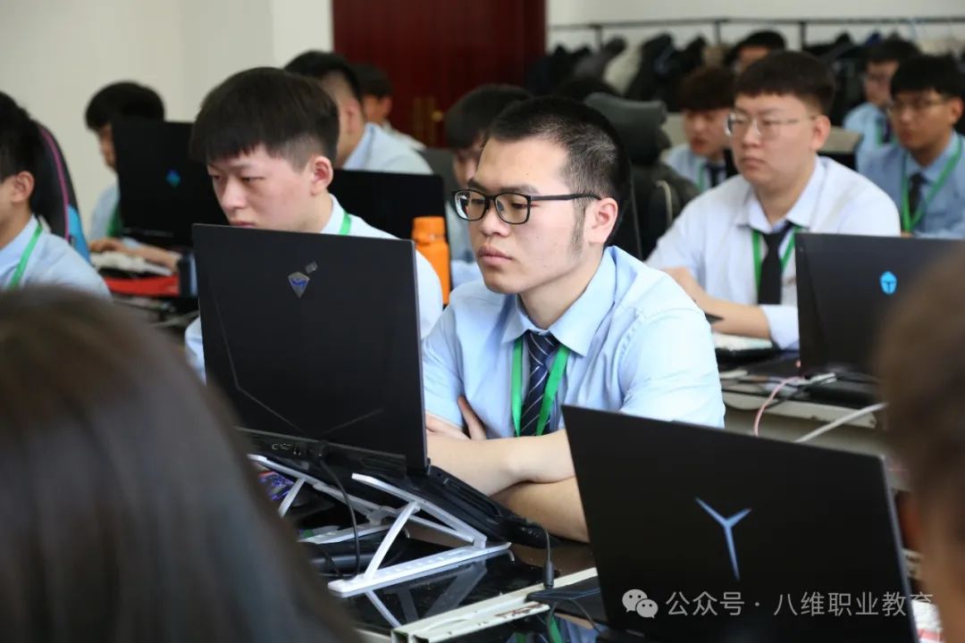 八維教育職業教育金鑰匙鑄就就業路上新的里程碑