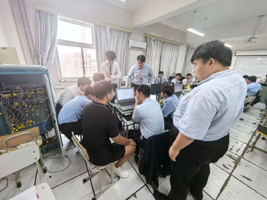 八維教育數字創新行業先鋒隊的引領者鑄就未來行業精英