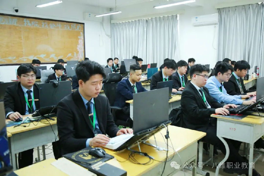 江蘇宿遷八維學校數字技術浪潮的領航者打造未來數字精英的搖籃