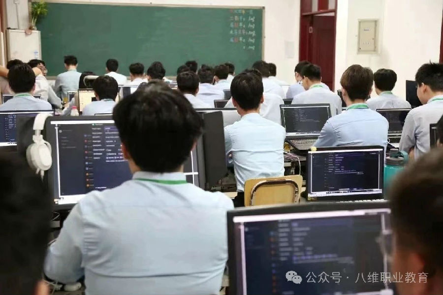 江蘇宿遷八維教育數字技術浪潮的領航者引領未來科技精英之路