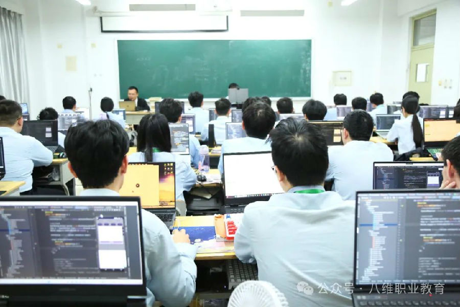 江蘇宿遷八維教育打造高薪就業新篇章助力學子職業騰飛