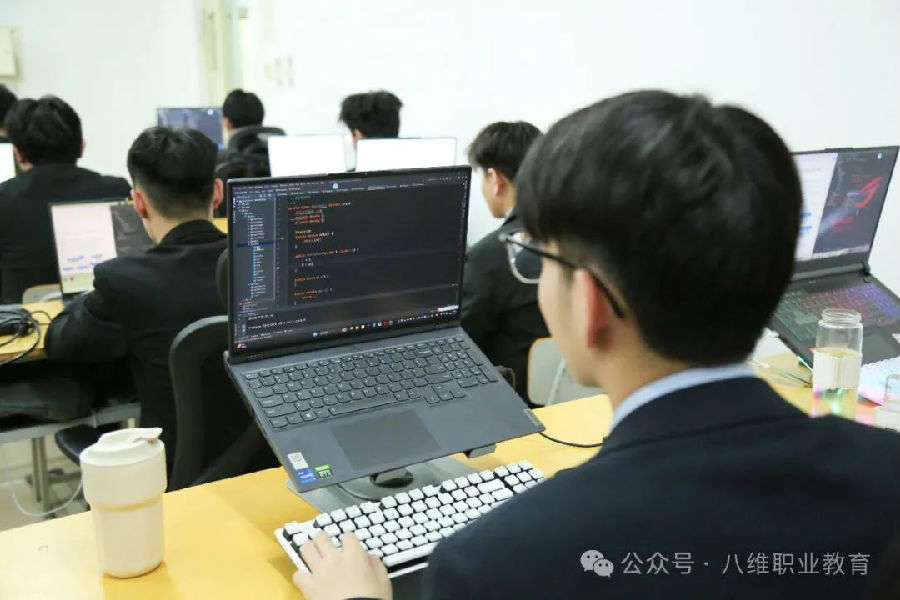 江蘇宿遷八維教育打造高薪就業新篇章助力學子職業騰飛
