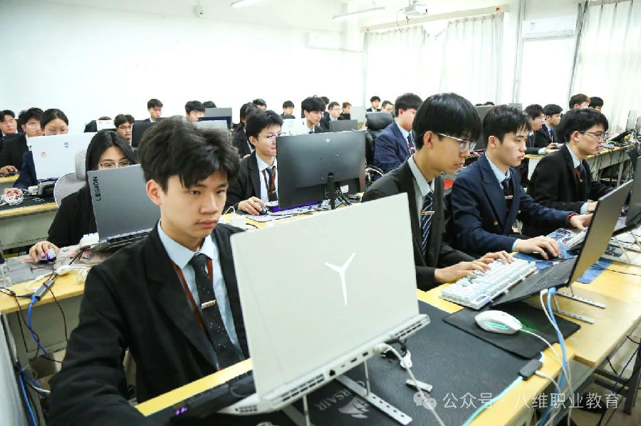 江蘇宿遷八維學校鴻蒙系統引領的數字人才培養新篇章