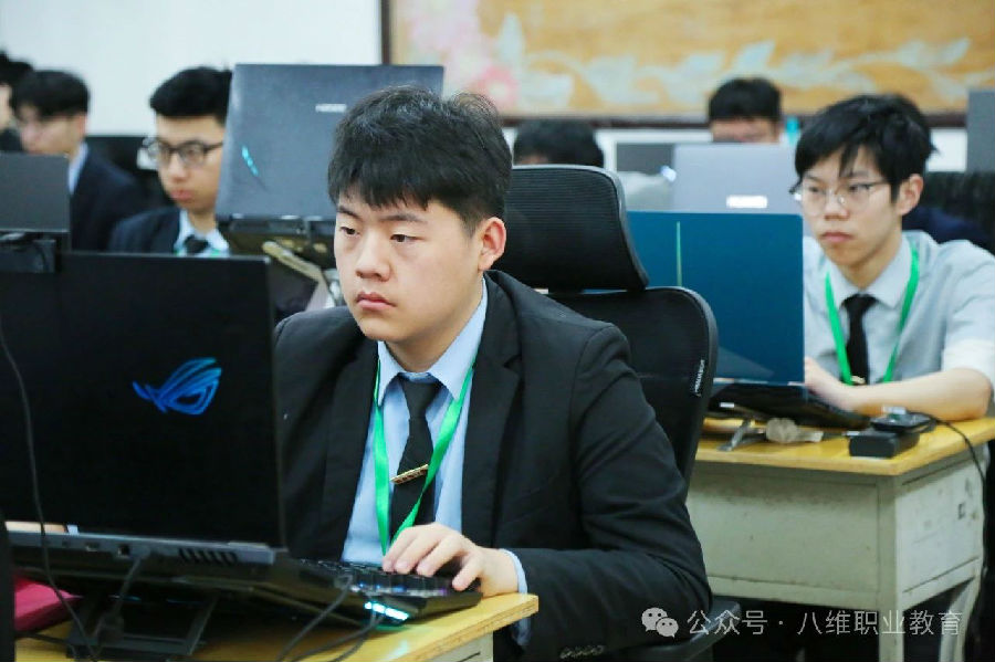 八維職業學校人工智能領域的新星搖籃鑄就未來科技精英