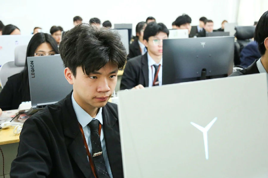 八維職業學校人工智能領域的新星搖籃鑄就未來科技精英