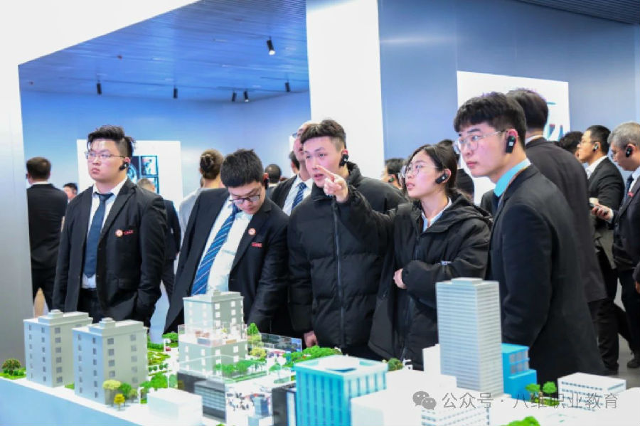 八維職業學校解鎖人工智能黃金賽道鑄就未來科技精英