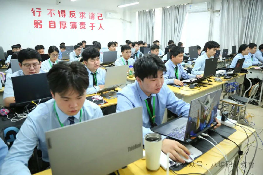 八維職業學校解鎖數字領域新技能鑄就科技領袖新篇章