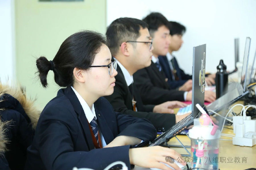 八維職業(yè)學(xué)校打造頂尖數(shù)字人才引領(lǐng)未來科技潮流