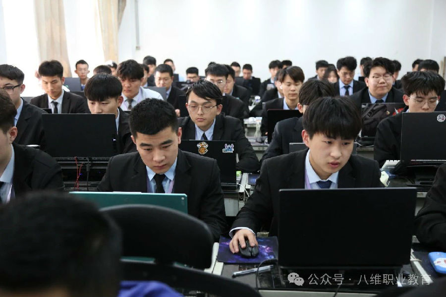 八維職業學校解鎖未來科技密碼鍛造人工智能領域佼佼者