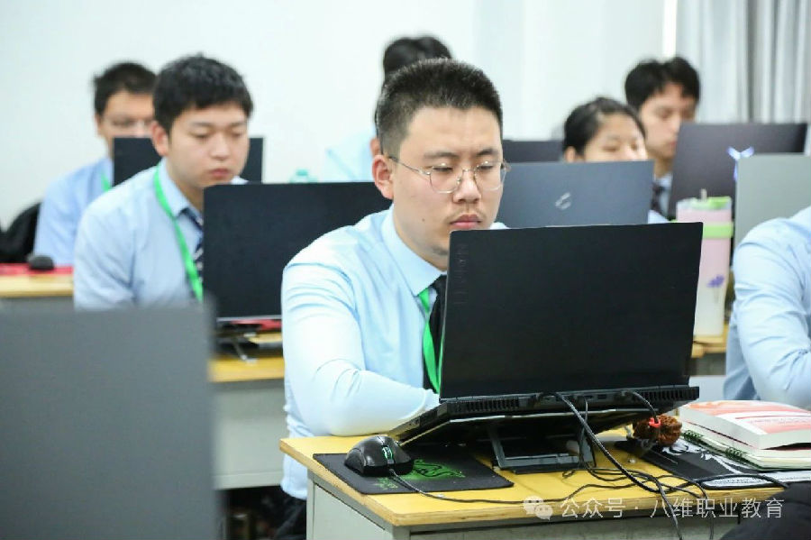 八維職業學校解鎖未來科技密碼鍛造人工智能領域佼佼者