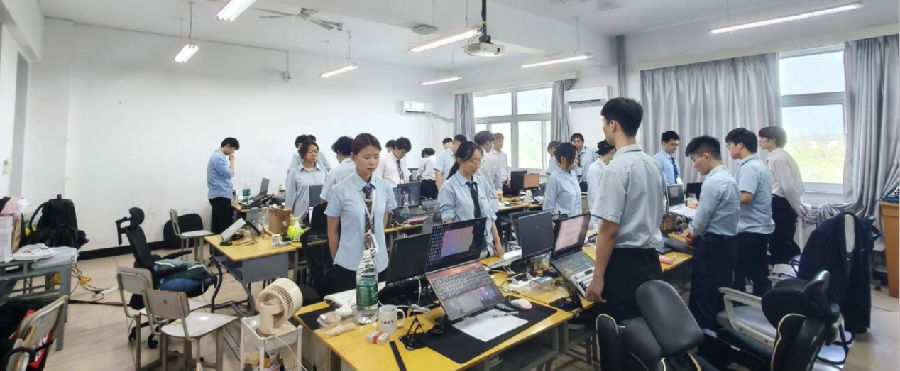 八維職業學校解鎖人工智能黃金四類項目賽道鑄就未來科技精英的搖籃