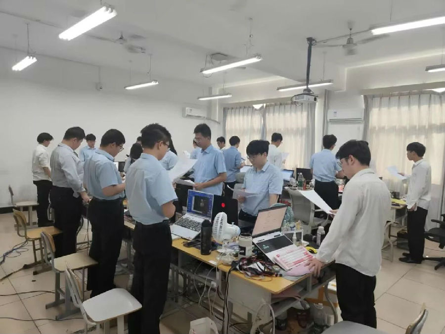 八維職業學校解鎖人工智能黃金四類項目賽道鑄就未來科技精英的搖籃