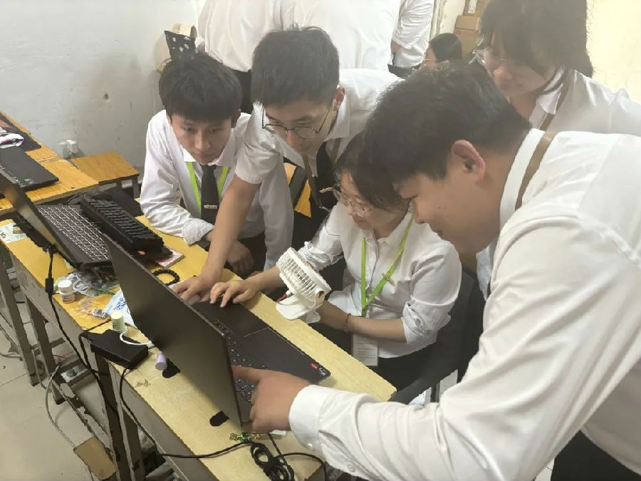 八維職業(yè)學(xué)校大數(shù)據(jù)專業(yè)風(fēng)采綻放引領(lǐng)科技潮流解鎖就業(yè)薪動(dòng)力