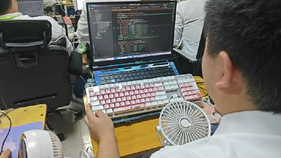 八維職業(yè)學(xué)校大數(shù)據(jù)專業(yè)風(fēng)采綻放引領(lǐng)科技潮流解鎖就業(yè)薪動(dòng)力