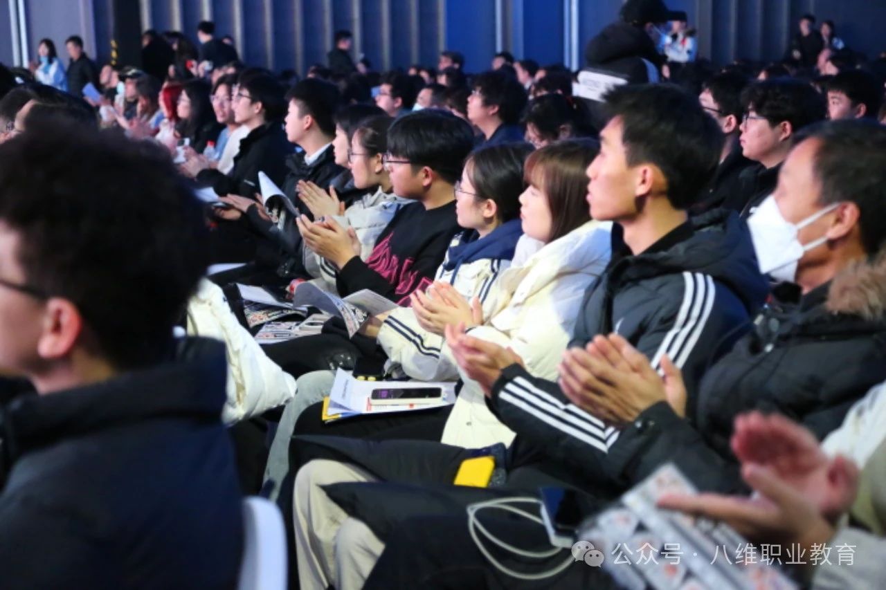八維職業學校網絡工程專業學子學習生活風采