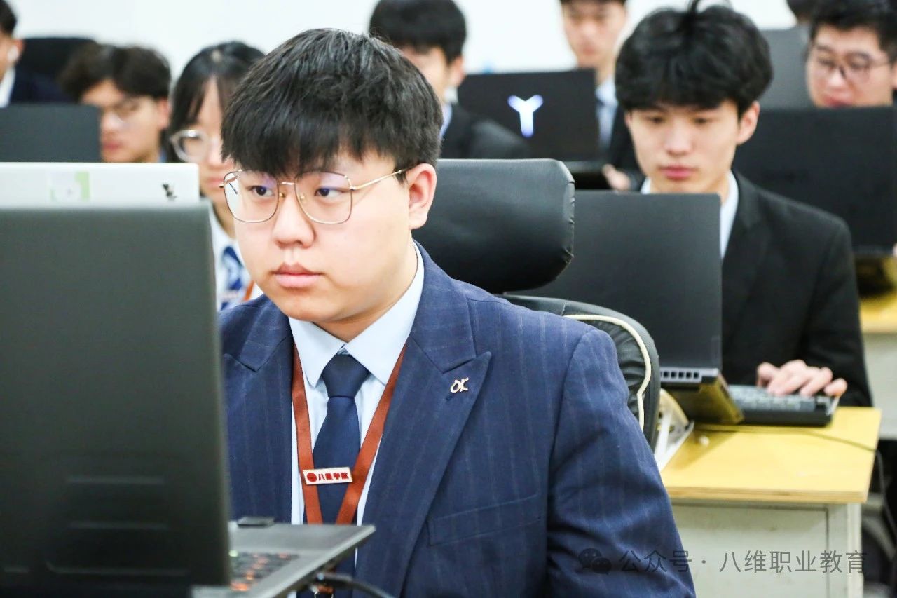 八維職業學校網絡工程專業學子學習生活風采