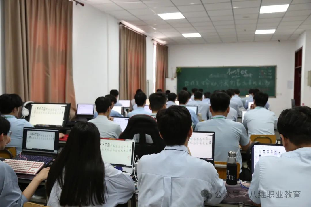 八維職業學校網絡工程專業學子學習生活風采