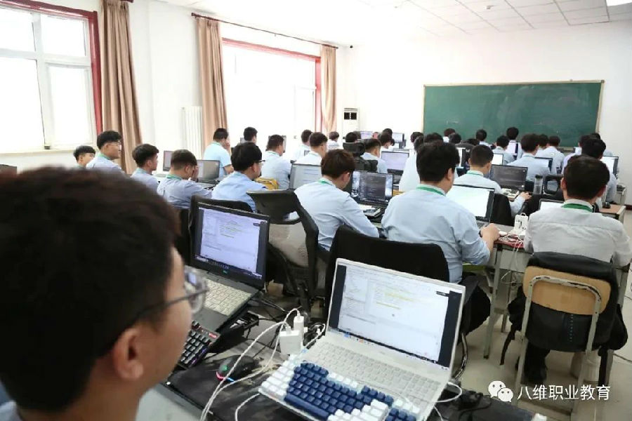 江蘇宿遷八維教育：引領(lǐng)人工智能AI教育，塑造AI領(lǐng)域的領(lǐng)航者與人才！