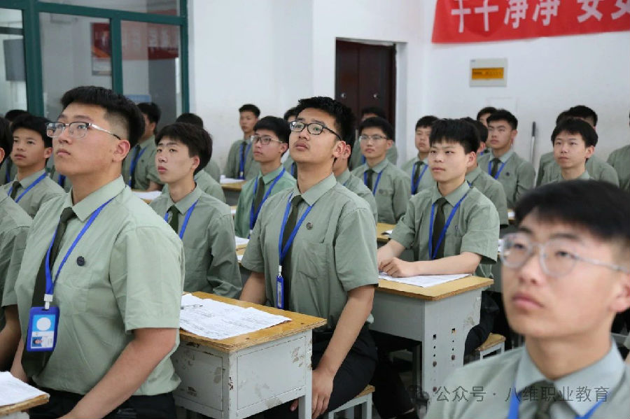 八維職業(yè)學(xué)校：解鎖人工智能領(lǐng)域無(wú)限潛能，孕育未來(lái)科技精英！
