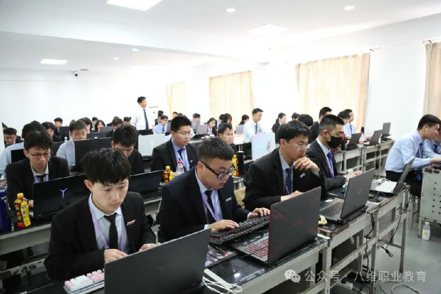 八維職業(yè)學校：驅動未來科技新篇章，塑造AI人才新高地！
