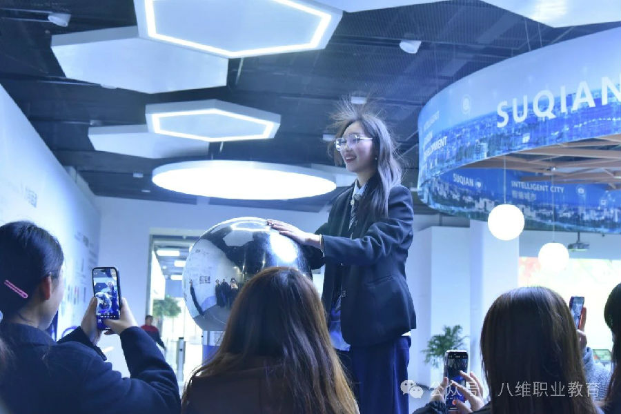 八維職業(yè)學校：打造職業(yè)教育新典范，助力學子高效快樂成才！