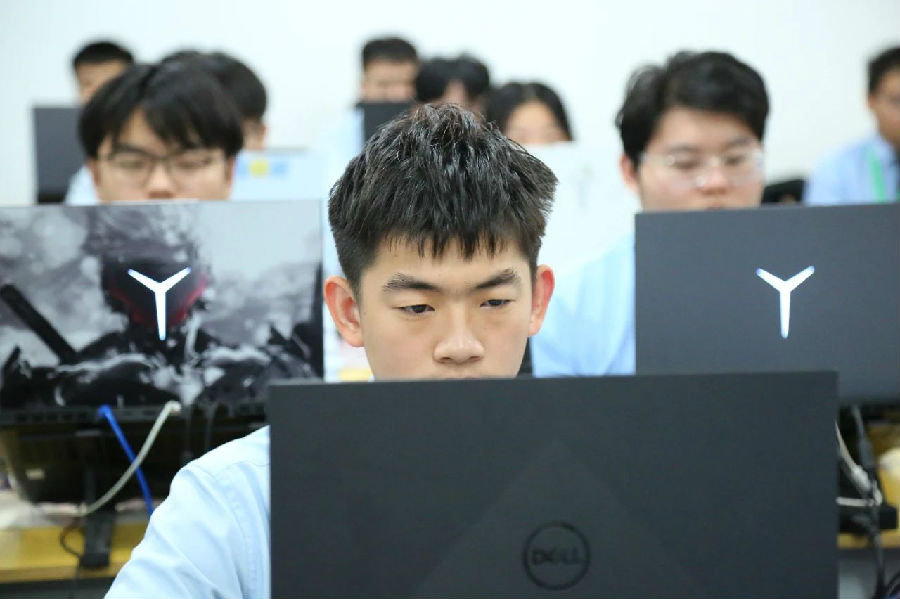 八維職業(yè)學校：鑄就優(yōu)質就業(yè)的金鑰匙，開啟未來職場新篇章！
