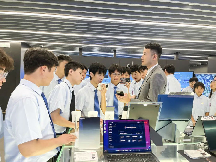 八維職業學校：解鎖數字技術新領域，鑄就未來IT精英的輝煌之路！